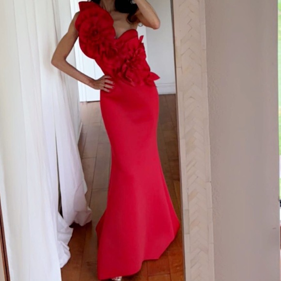 Badgley Mischka Collection Red One-Shoulder Rosette Scuba Gown size 0 - Picture 2 of 10